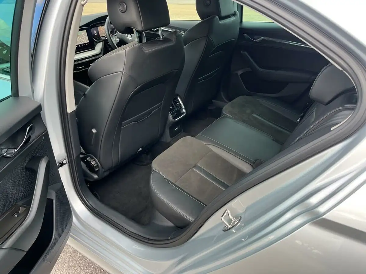 2023-skoda-octavia-20tdi-se-l-150ps-hatchback-dsg-big-20