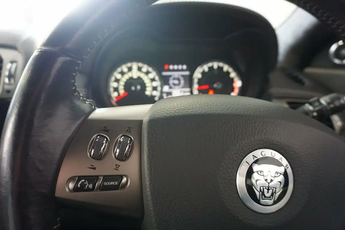 2009-jaguar-xkr-50-coupe-big-34