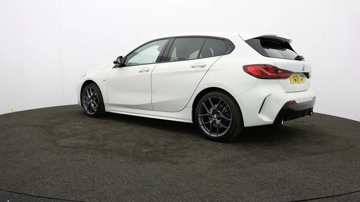 2021-bmw-1-series-20td-118d-m-sport-lcp-big-66