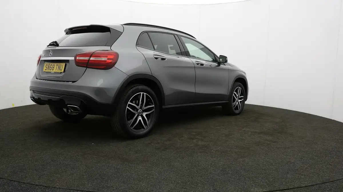 2019-mercedes-benz-gla-class-16-gla-180-urban-edition-ss-big-78