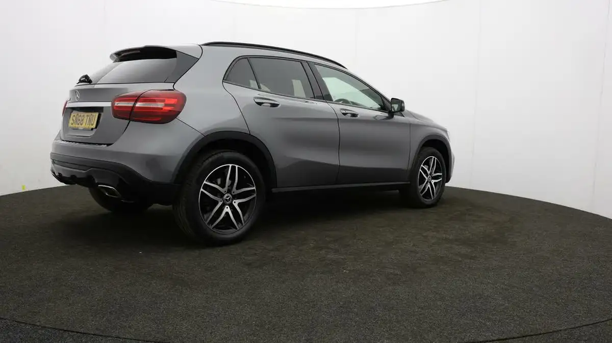 2019-mercedes-benz-gla-class-16-gla-180-urban-edition-ss-big-26