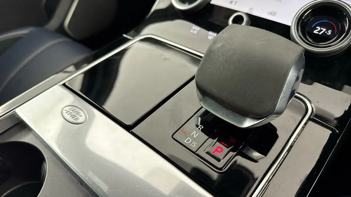 2022-land-rover-range-rover-velar-30-p400-r-dynamic-se-big-15