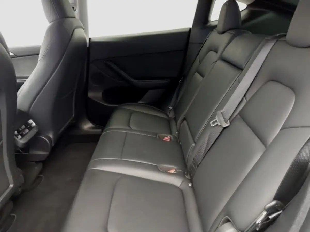 2022-tesla-model-y-e-rwd-big-5