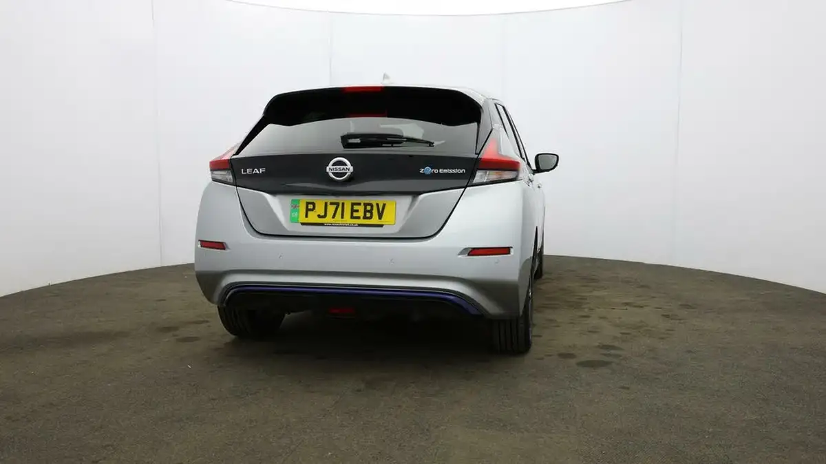 2021-nissan-leaf-e-tekna-big-54