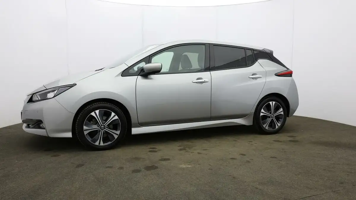 2021-nissan-leaf-e-tekna-big-26