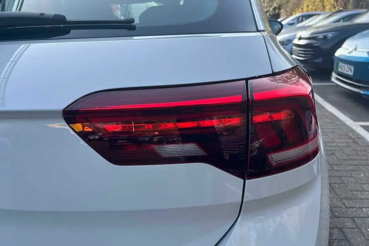 2022-volkswagen-t-roc-15-tsi-life-big-18