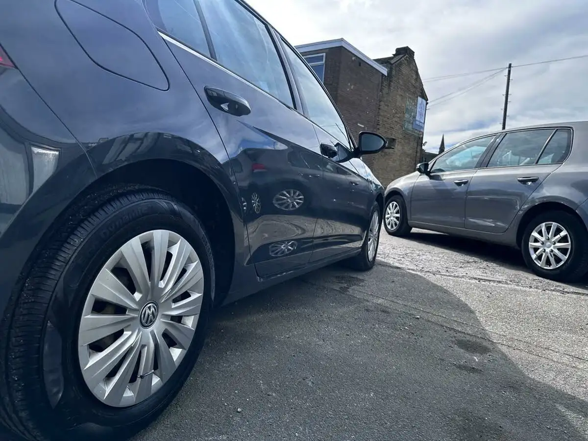 2013-volkswagen-golf-16tdi-s-ss-hatchback-5d-big-10