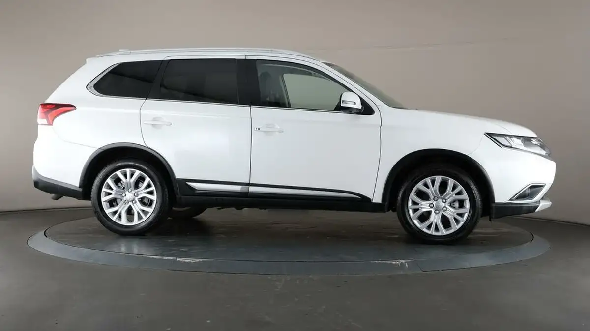 2018-mitsubishi-outlander-22di-d-4-leather-big-8