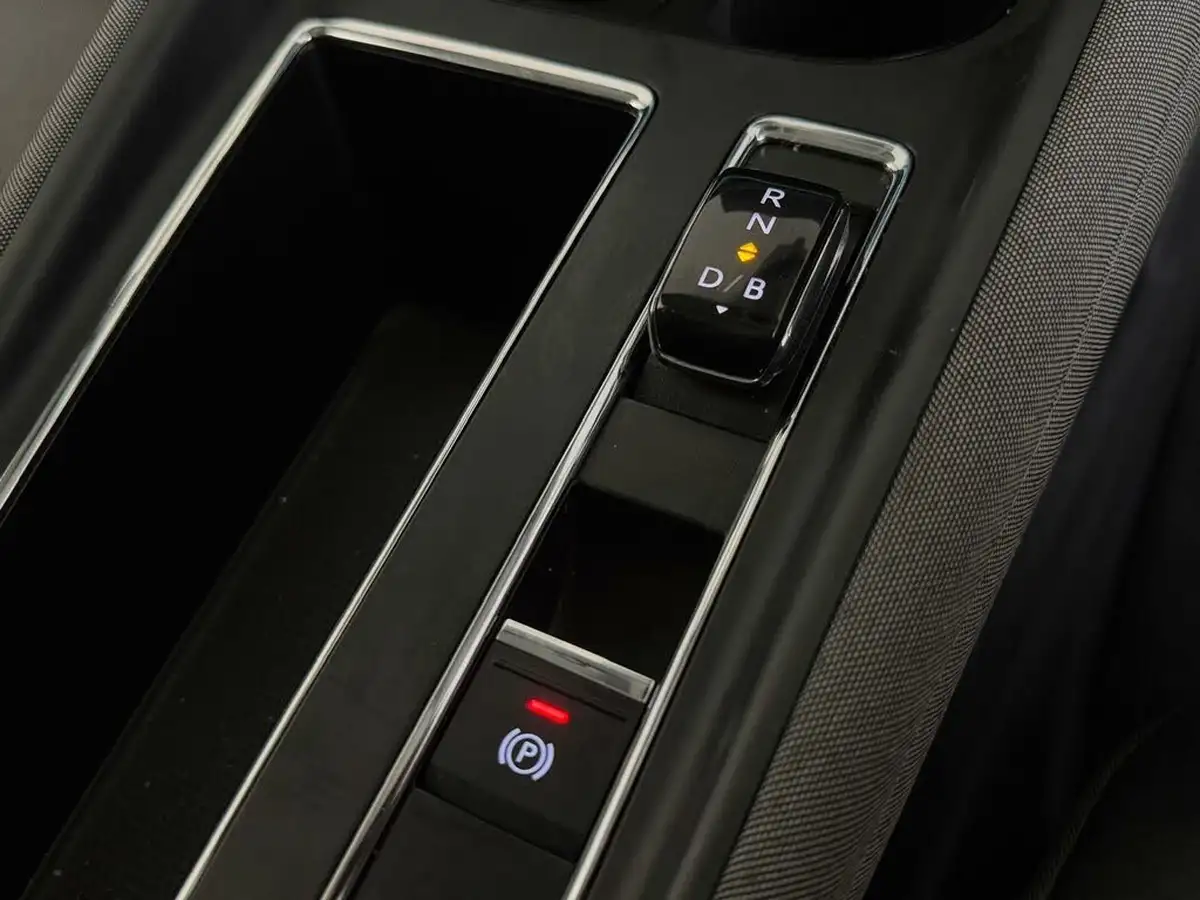 2023-skoda-enyaq-e-60-big-35