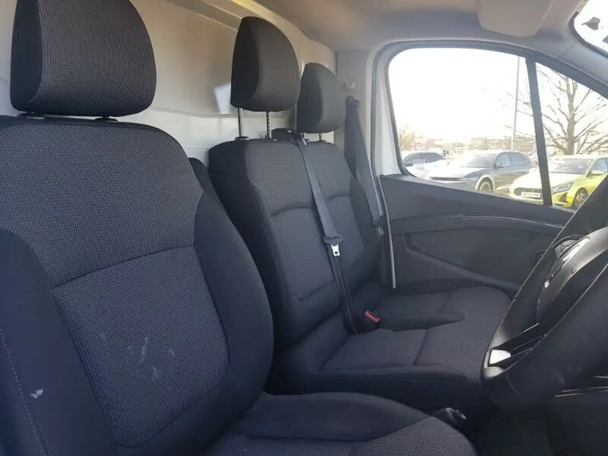 2022-renault-trafic-20dci-ll30-130-business-panel-big-15