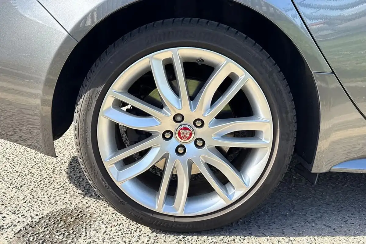 2018-jaguar-xf-20td-r-sport-180ps-saloon-4d-1999cc-auto-big-12