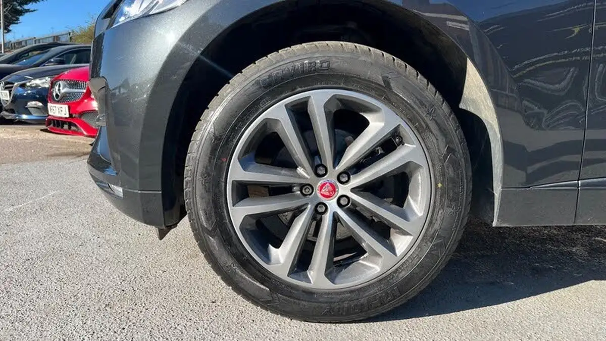 2016-jaguar-f-pace-20-i4d-r-sport-awd-big-11