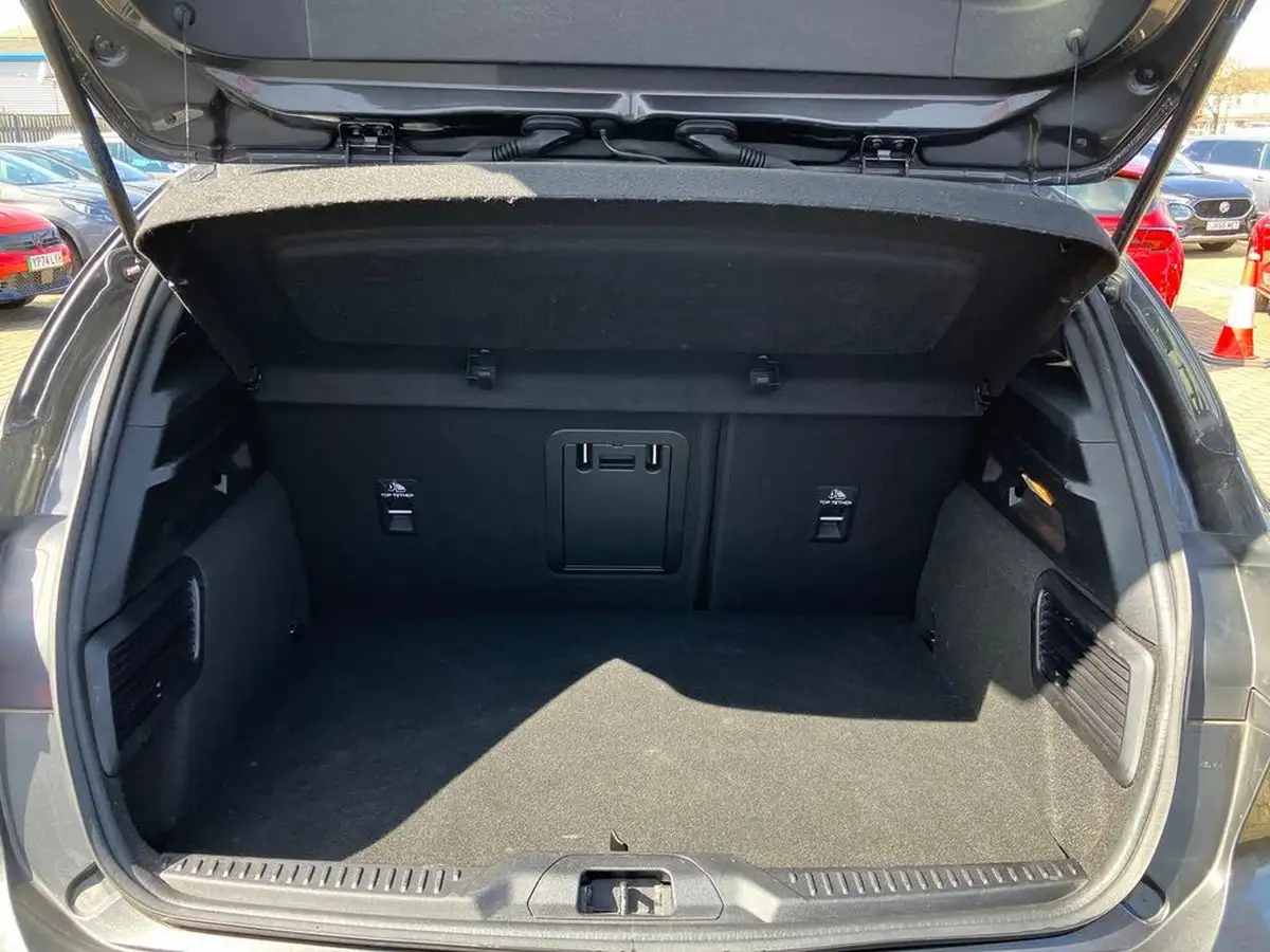 2023-ford-focus-23t-st-hatchback-big-19