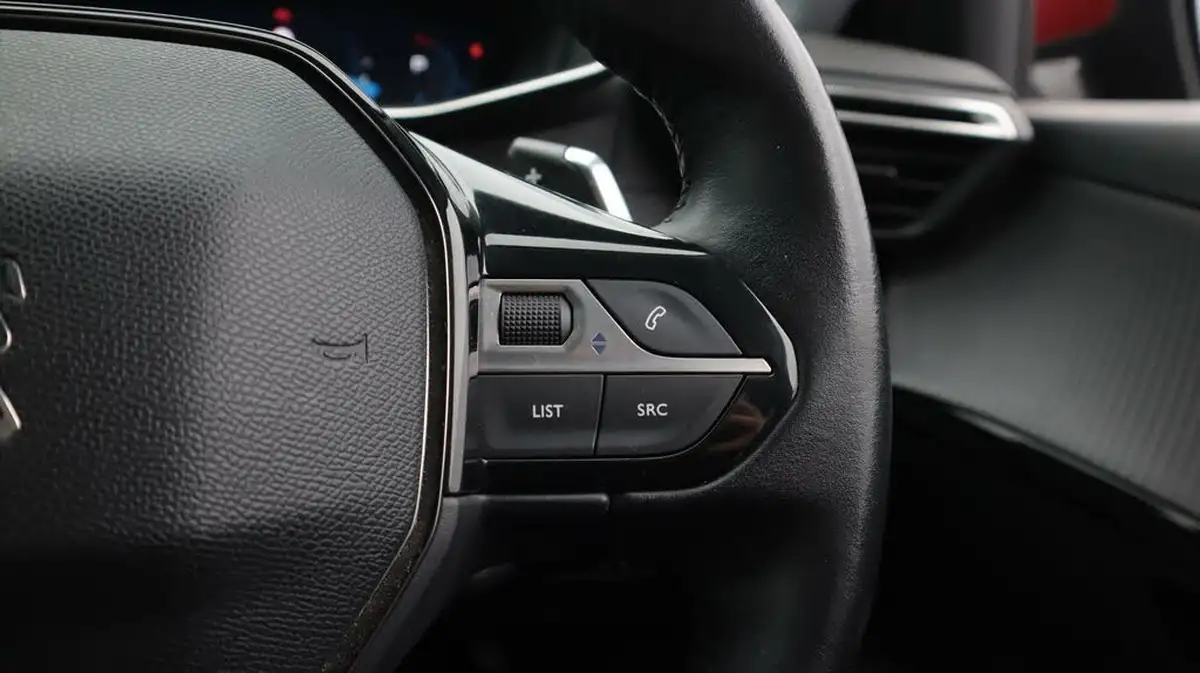 2020-peugeot-208-12-puretech-allure-100bhp-eat8-big-25