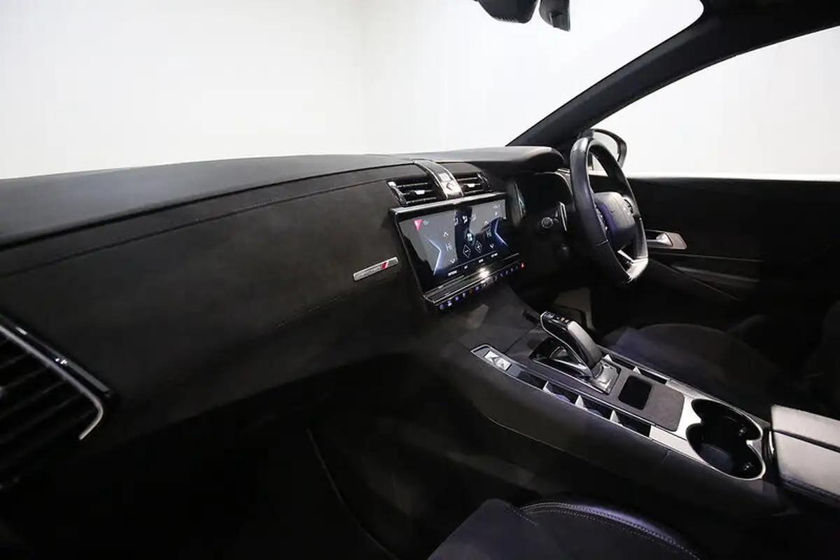 2021-ds-ds-7-crossback-e-tense-performance-line-225ps-big-19