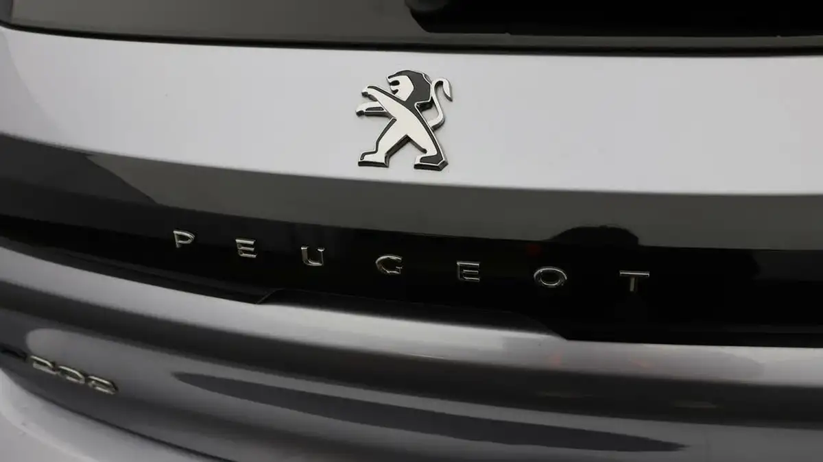 2021-peugeot-208-e-gt-premium-big-19