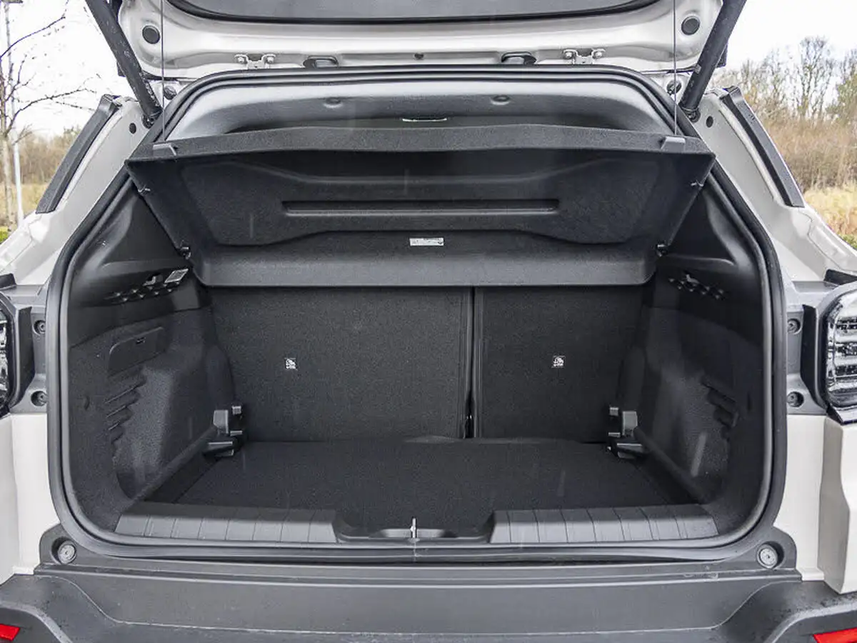 2025-jeep-avenger-12-gse-altitude-big-10