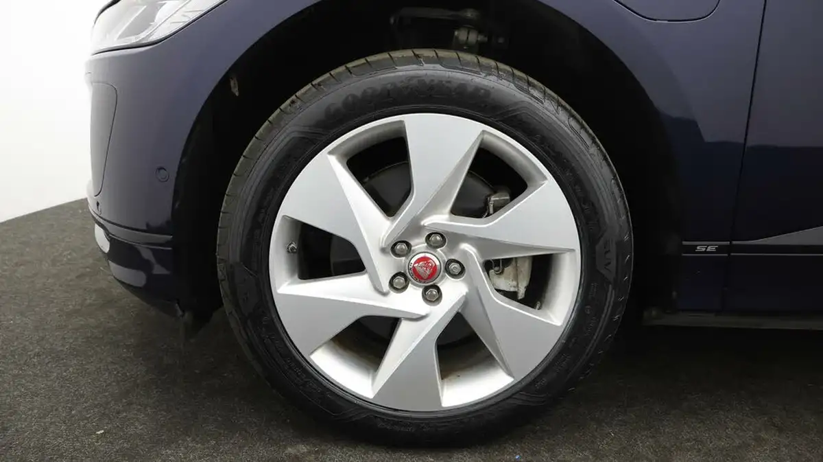 2021-jaguar-i-pace-ev400-se-big-18