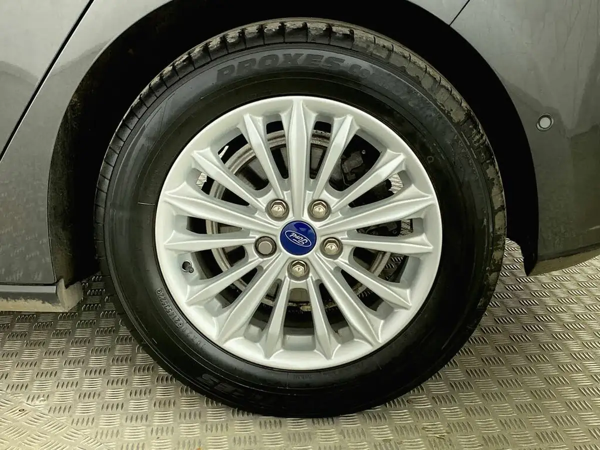 2019-ford-focus-10t-titanium-ss-hatchback-big-11