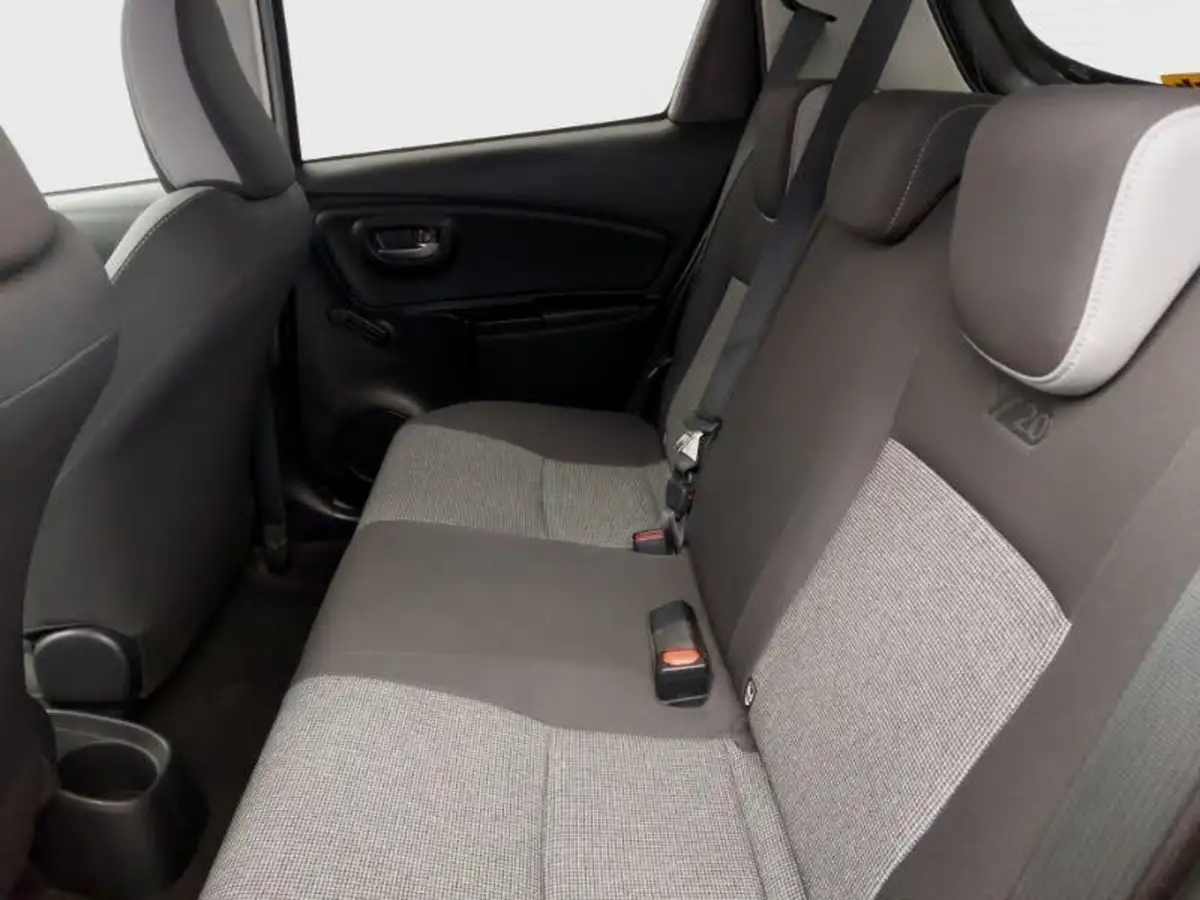2019-toyota-yaris-15-vvt-i-y20-111bhp-1496cc-big-5