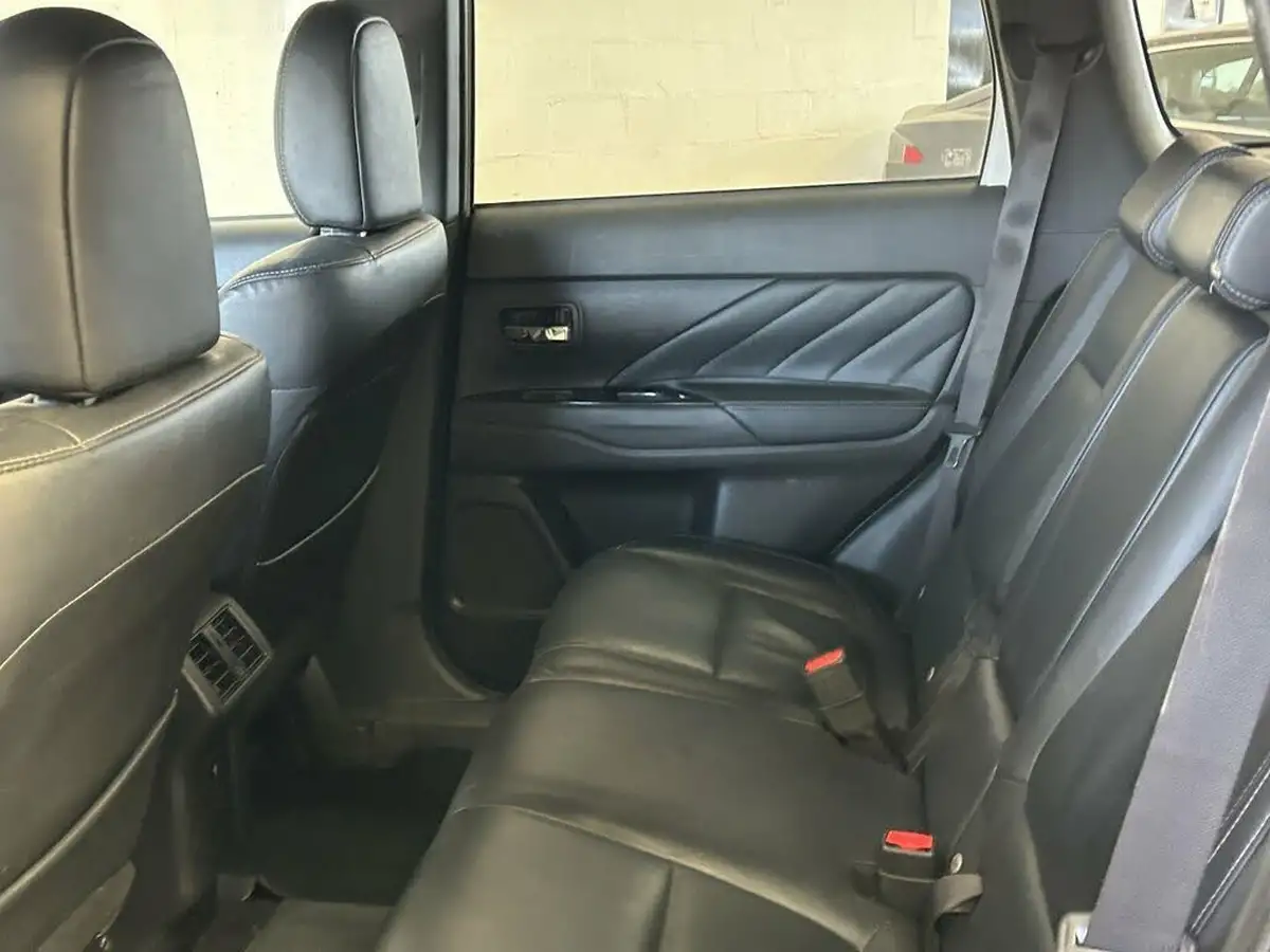 2019-mitsubishi-outlander-24-4h-phev-big-51