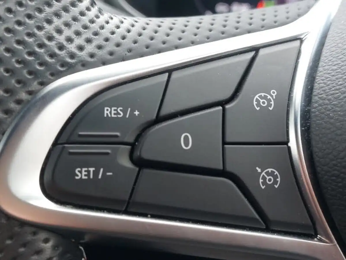 2022-renault-clio-16-rs-line-140ps-rs-line-e-tech-hybrid-big-14