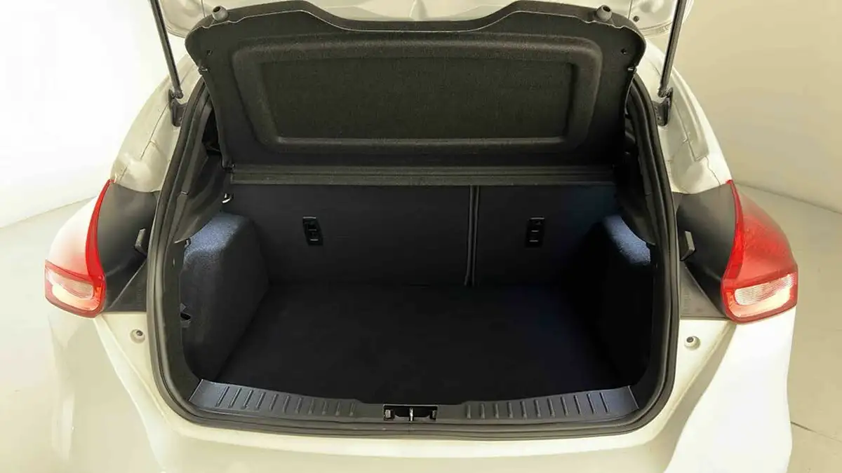 2015-ford-focus-20t-st3-hatchback-big-11