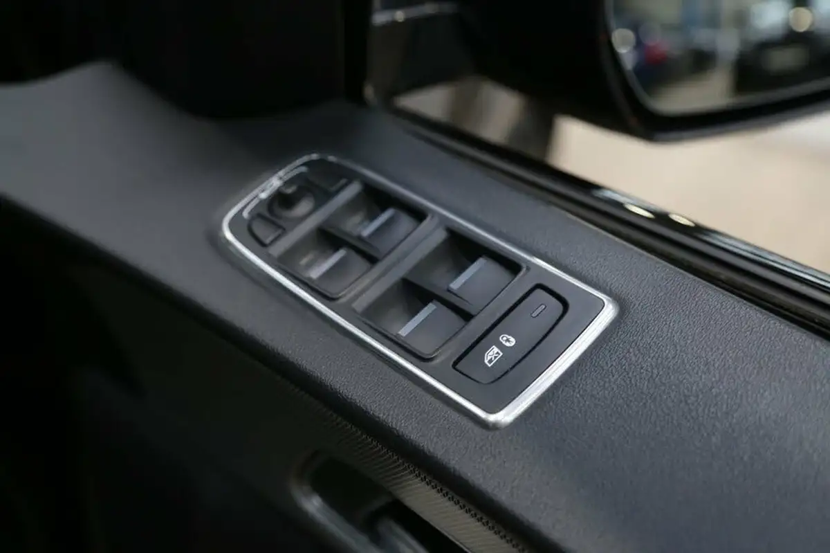 2019-jaguar-f-pace-50-v8-sc-svr-ss-big-34
