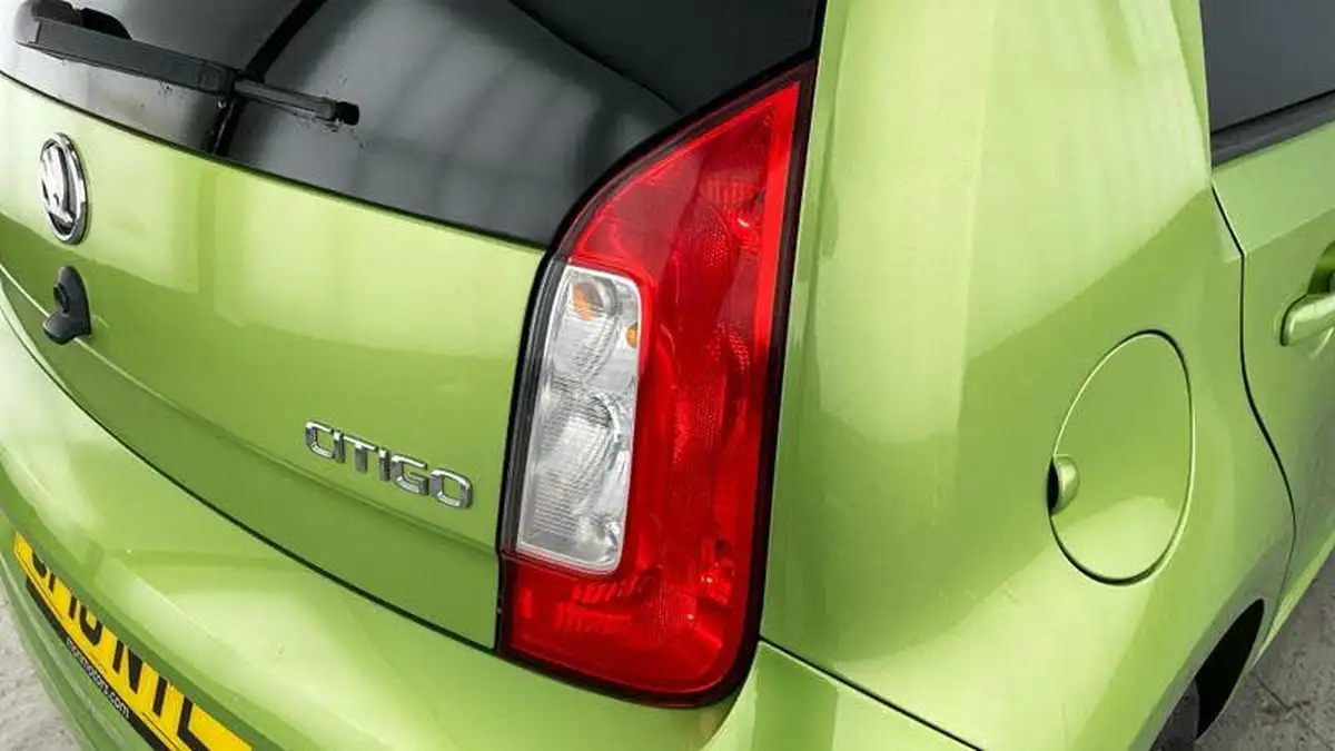 2016-skoda-citigo-10-mpi-black-edition-5d-big-16