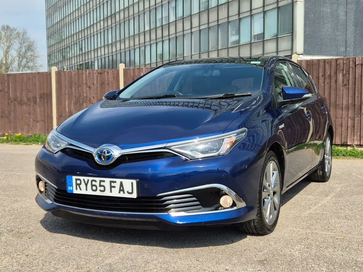 2016-toyota-auris-18-vvt-i-hsd-excel-hatchback-big-1