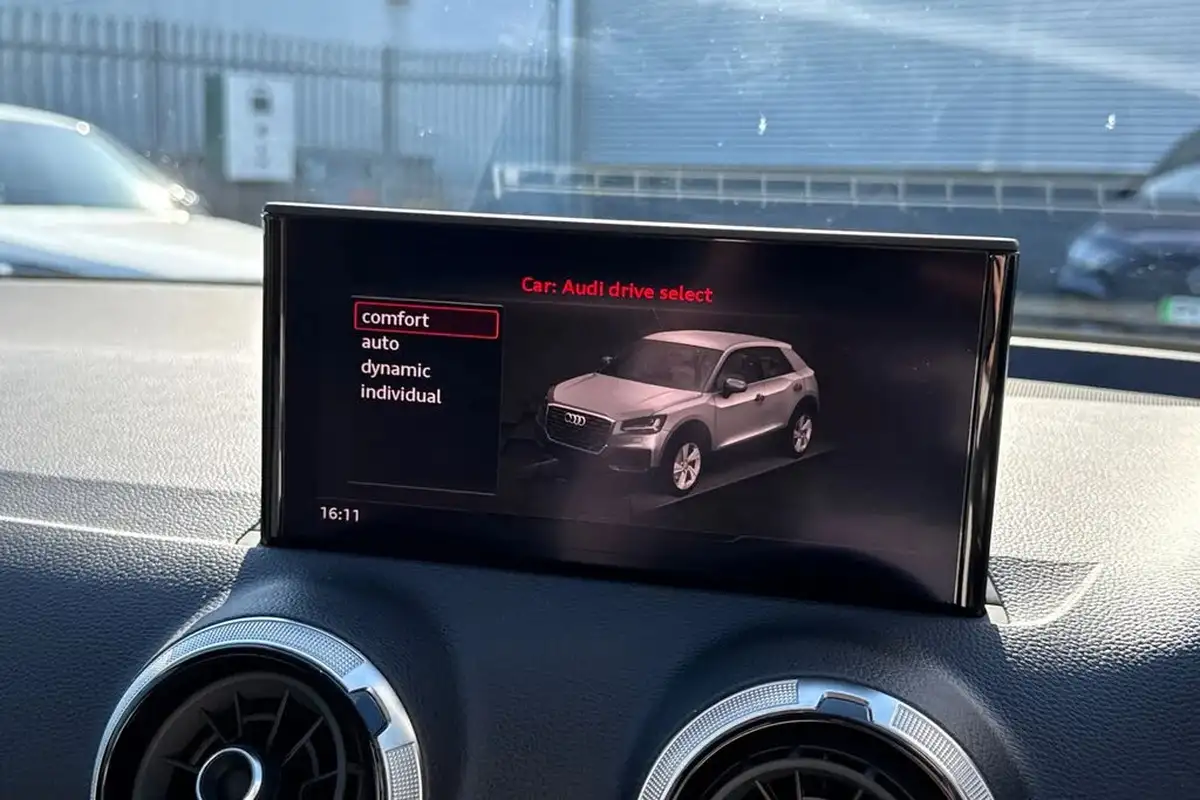 2021-audi-q2-10-30-tfsi-technik-big-53