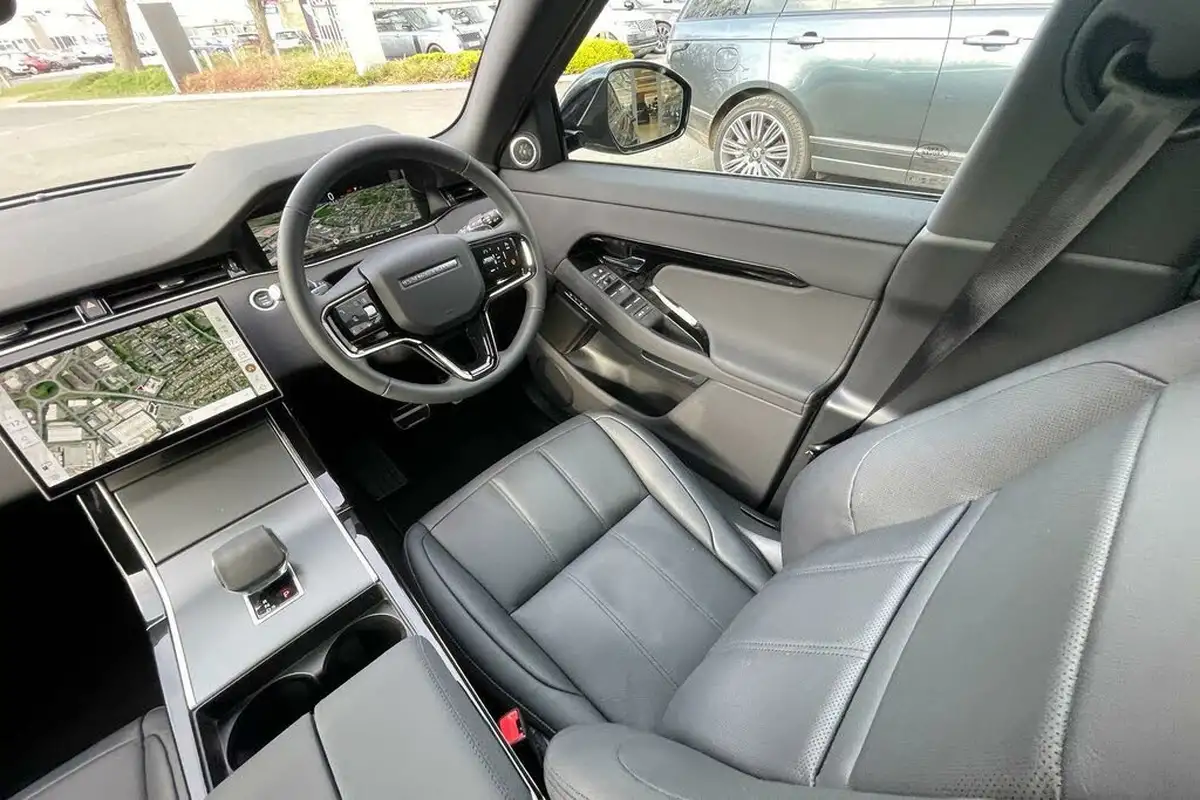 2024-land-rover-range-rover-evoque-15-p270e-dynamic-se-big-13