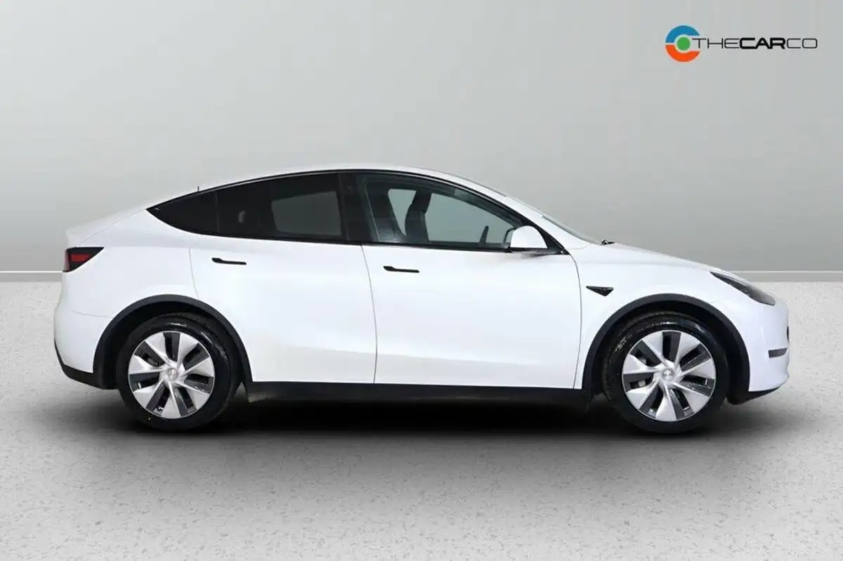 2022-tesla-model-y-e-long-range-big-6