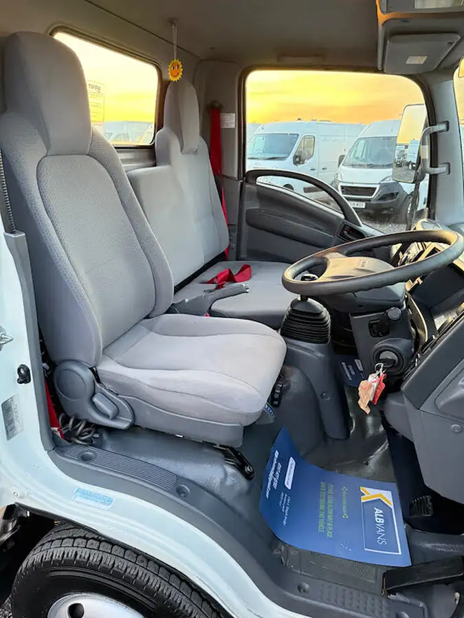 2017-isuzu-truck-n-30td-n35120-s-grafter-dropside-truck-big-18
