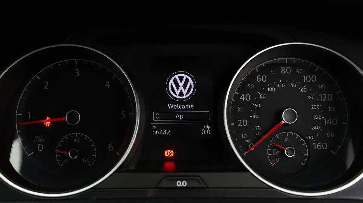 2018-volkswagen-golf-20tdi-se-nav-bmtss-hatchback-5d-dsg-big-9