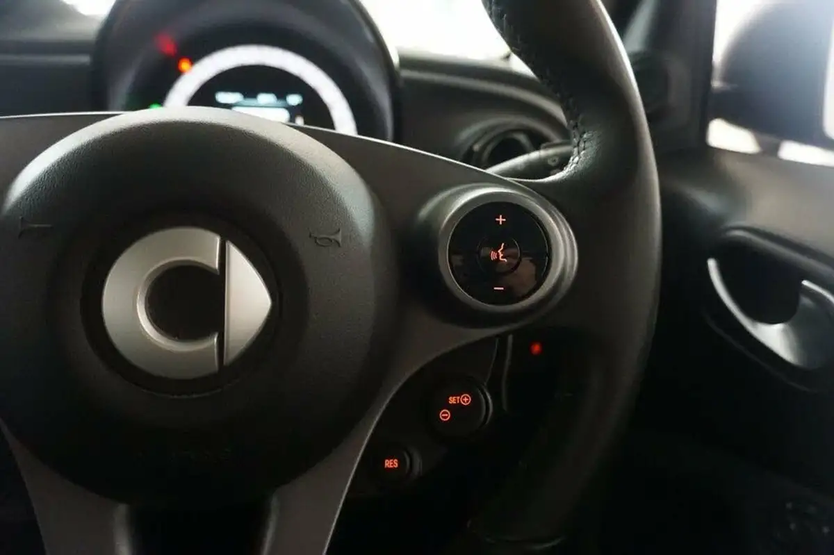 2016-smart-fortwo-10-passion-70bhp-premiumss-coupe-twinamic-big-30