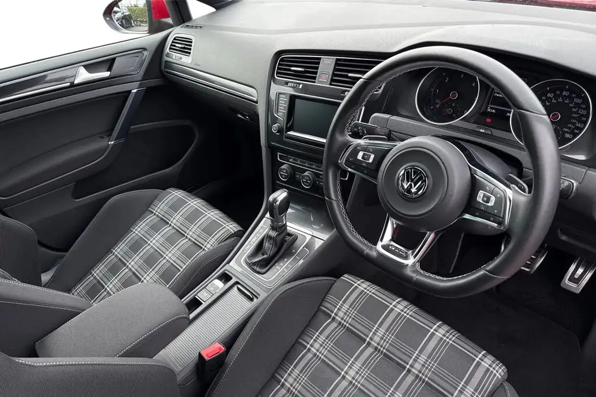 2014-volkswagen-golf-20tdi-gtd-5d-dsg-big-12