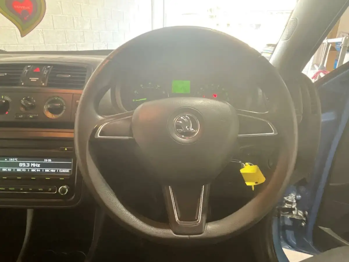 2014-skoda-fabia-12-se-70bhp-hatchback-1198cc-big-25