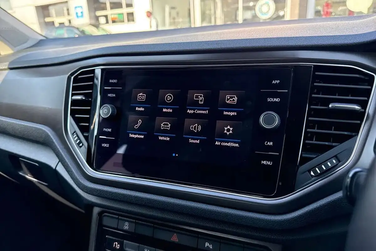 2020-volkswagen-t-roc-15-tsi-se-big-34
