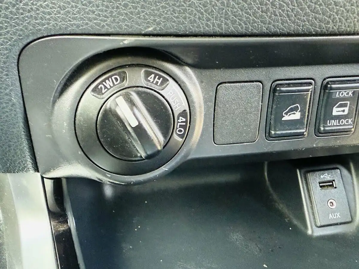 2016-nissan-np300-navara-23dci-tekna-auto-big-16