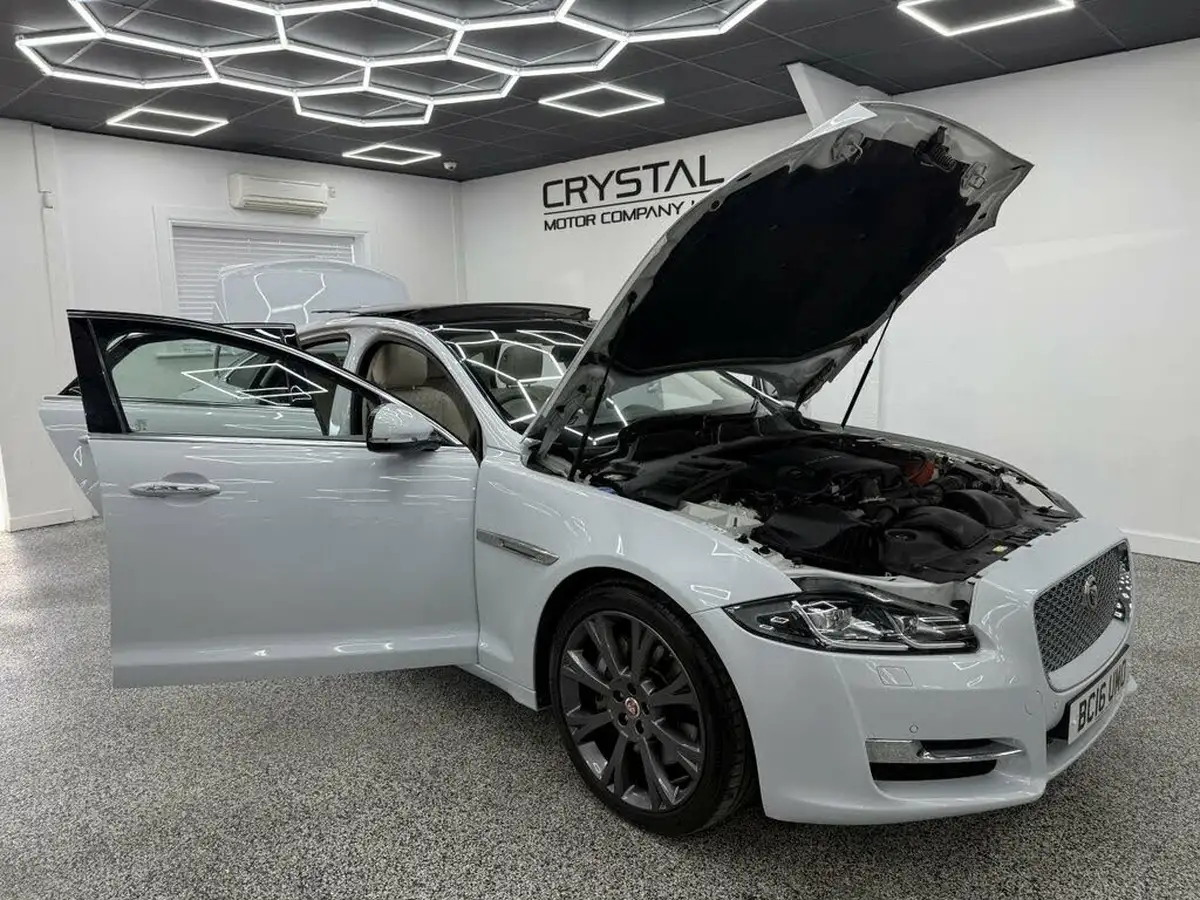 2016-jaguar-xj-series-30td-xj-portfolio-30tdv6-296bhp-swb-big-8