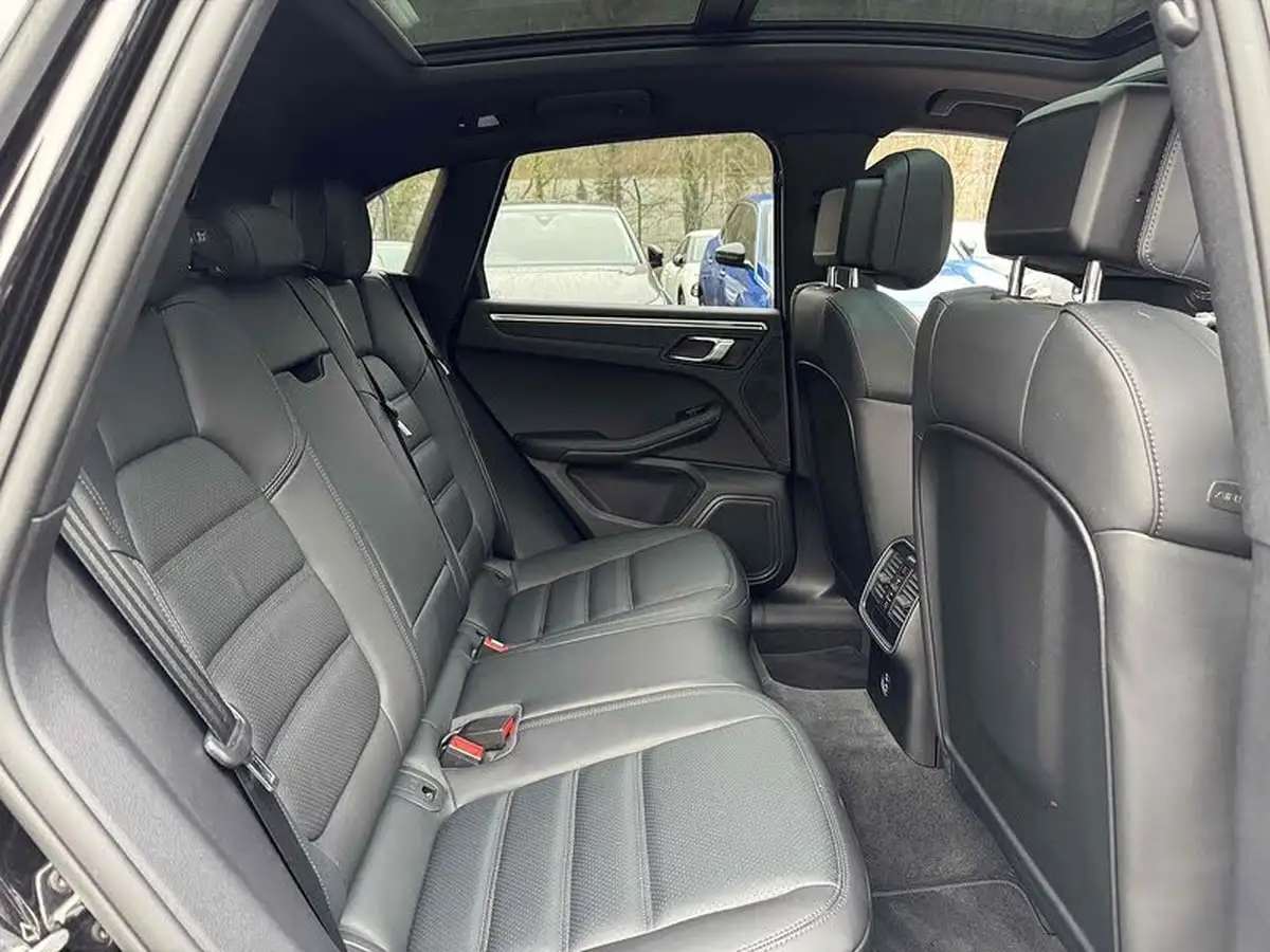 2022-porsche-macan-20-big-18