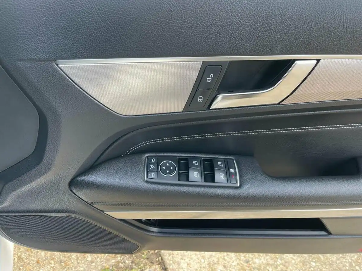 2013-mercedes-benz-e-class-21td-e250-cdi-amg-sport-cdi-cabriolet-2d-big-52
