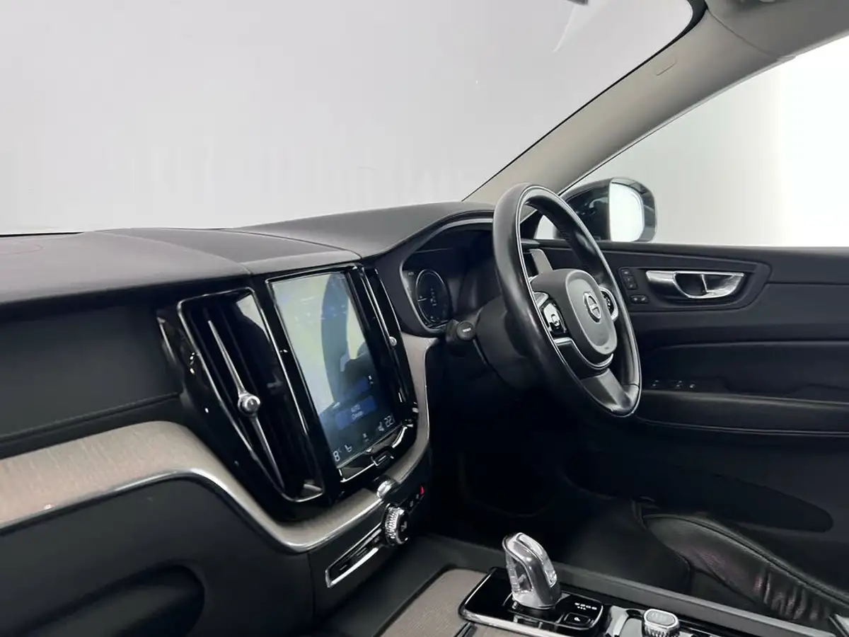 2017-volvo-xc60-20-t8-inscription-pro-twin-engine-big-11