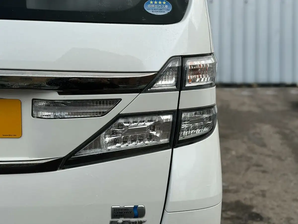 2014-toyota-vellfire-25-hybrid-e-four-big-13