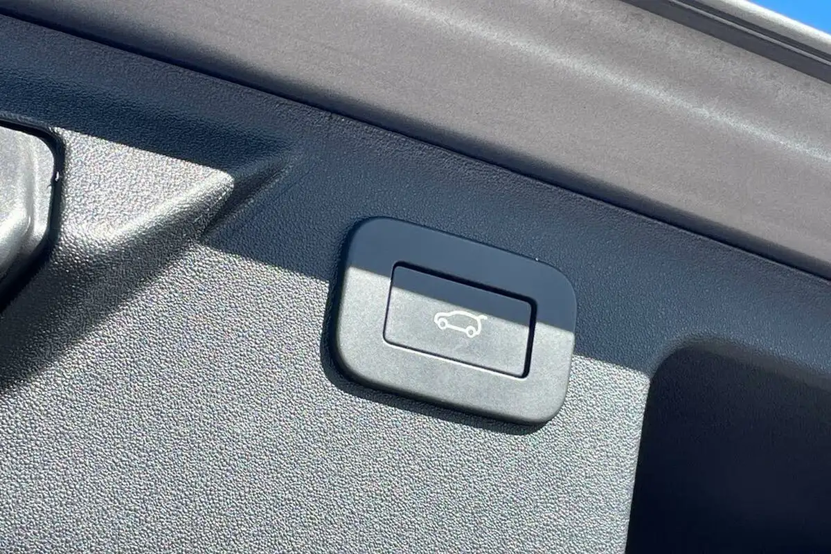 2023-land-rover-discovery-sport-15-p300e-dynamic-hse-big-24