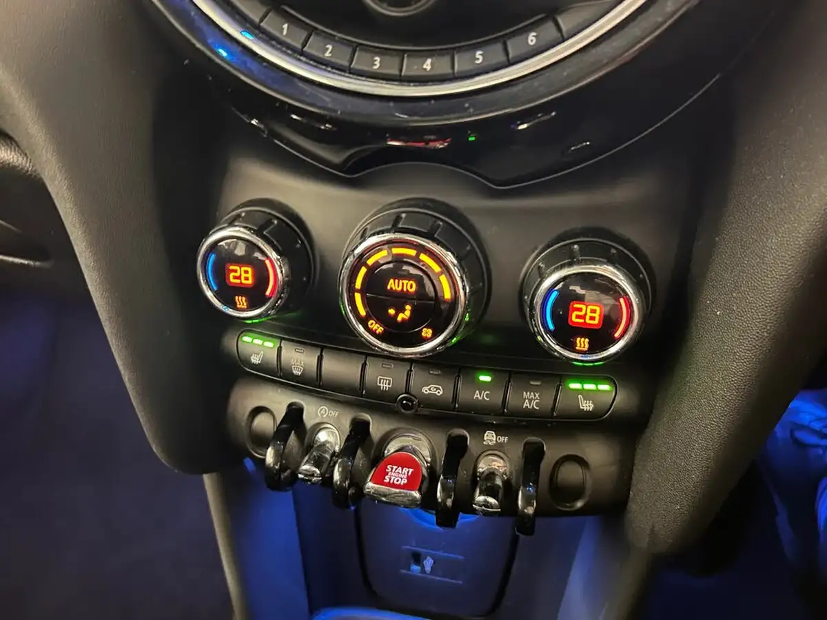 2019-mini-cooper-15-cooper-classic-hatchback-3d-big-32