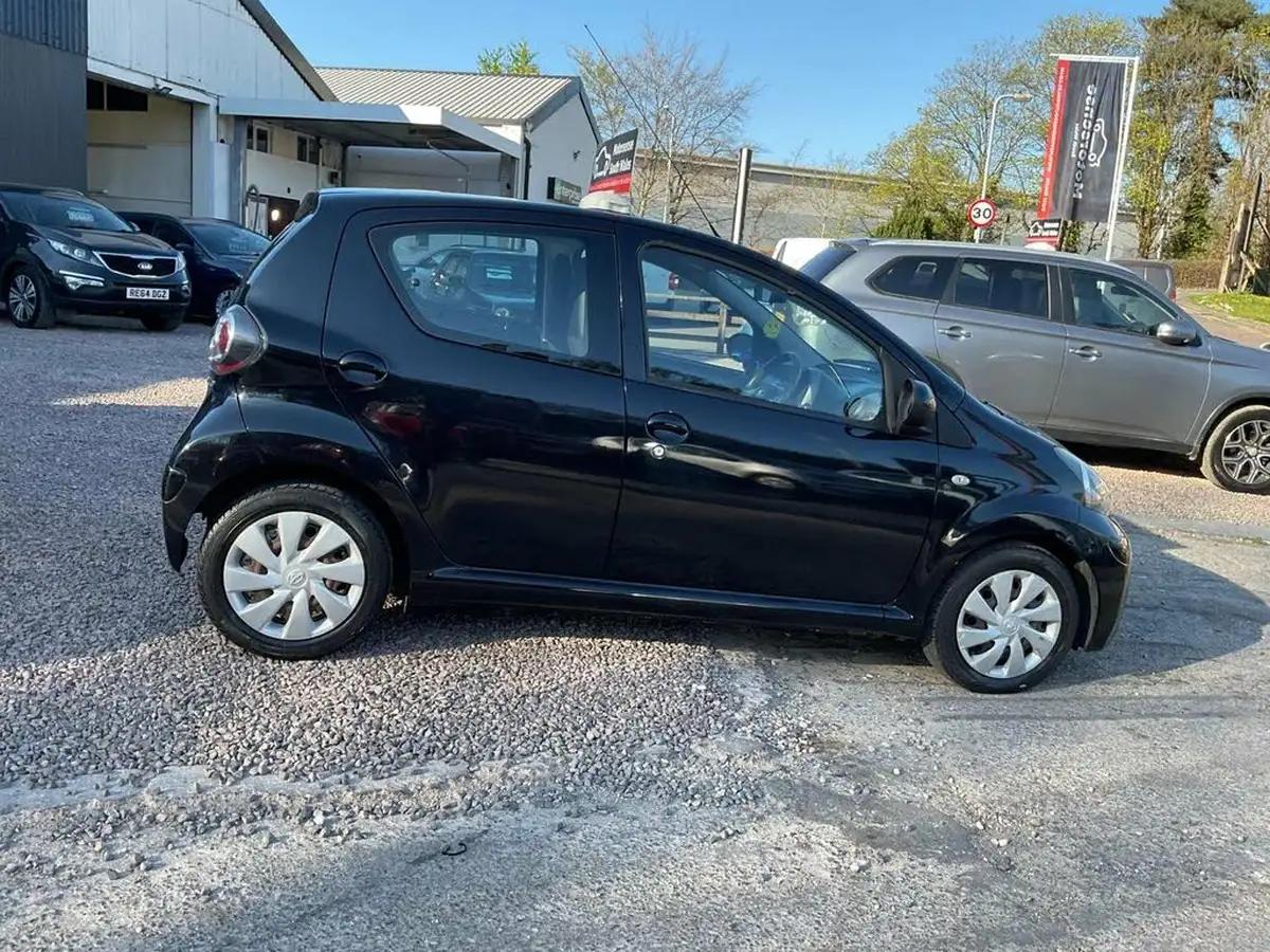 2013-toyota-aygo-10-aygo-ice-5d-big-61