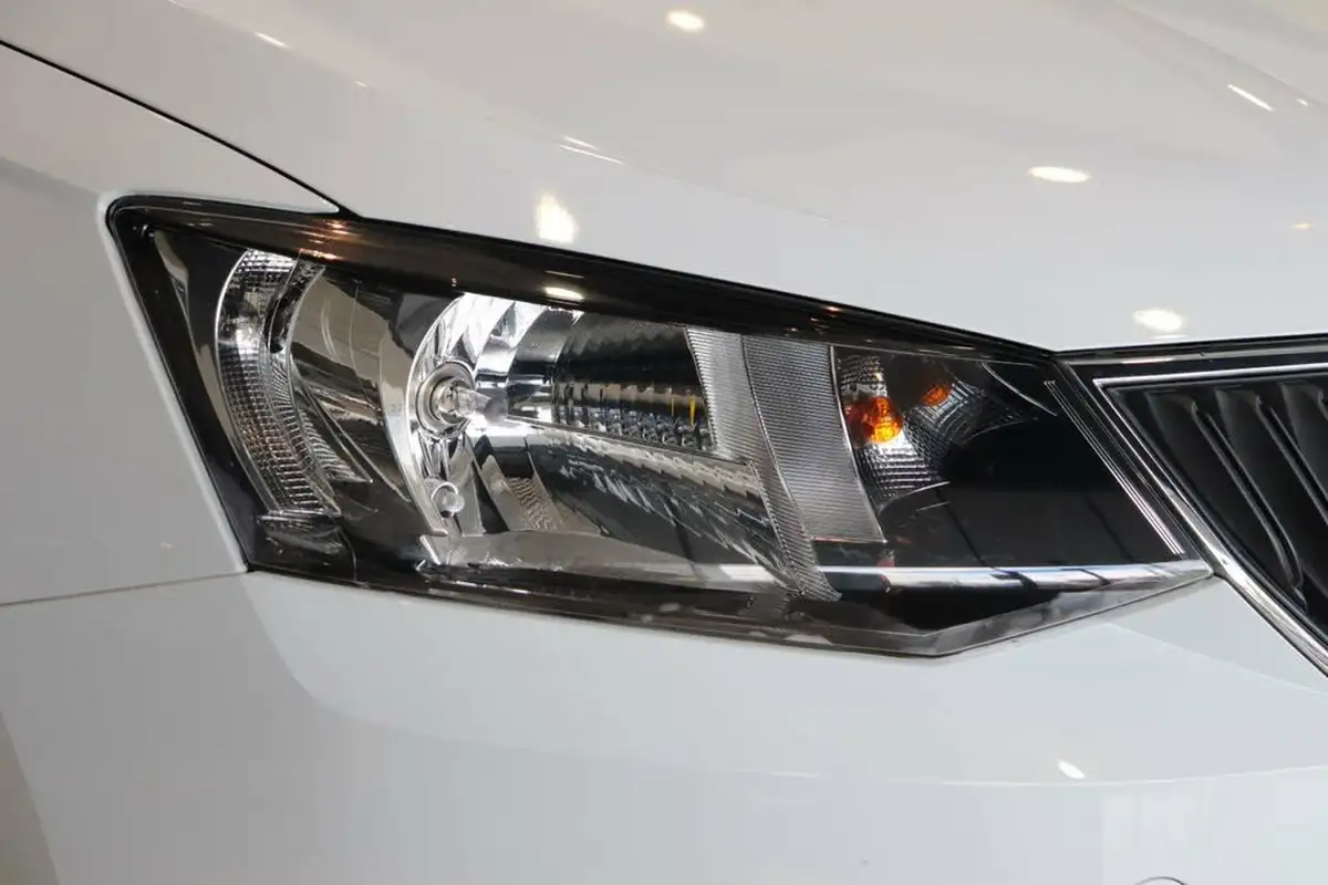 2017-skoda-fabia-10-tsi-se-109ps-hatchback-dsg-big-51