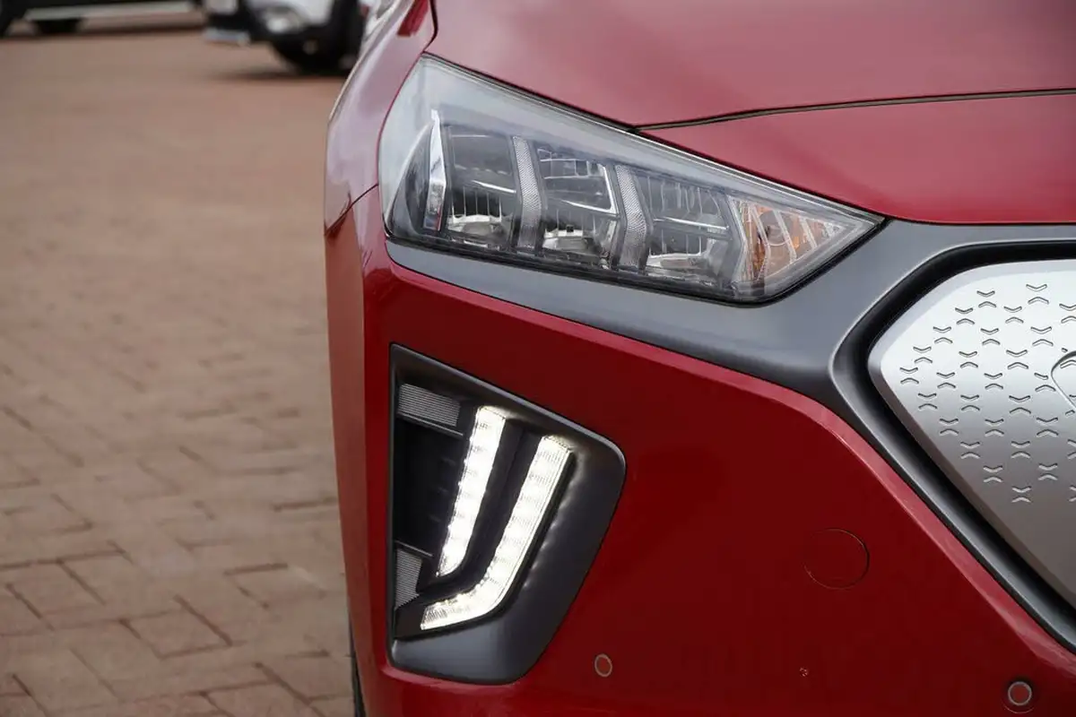 2022-hyundai-ioniq-e-premium-se-electric-big-49